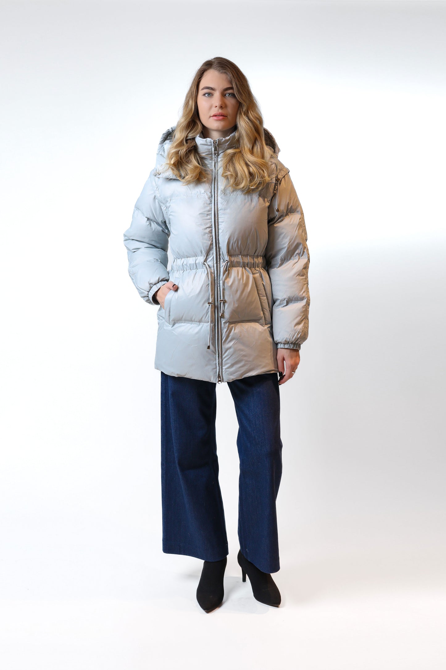 Short down jacket in a rich brown shade