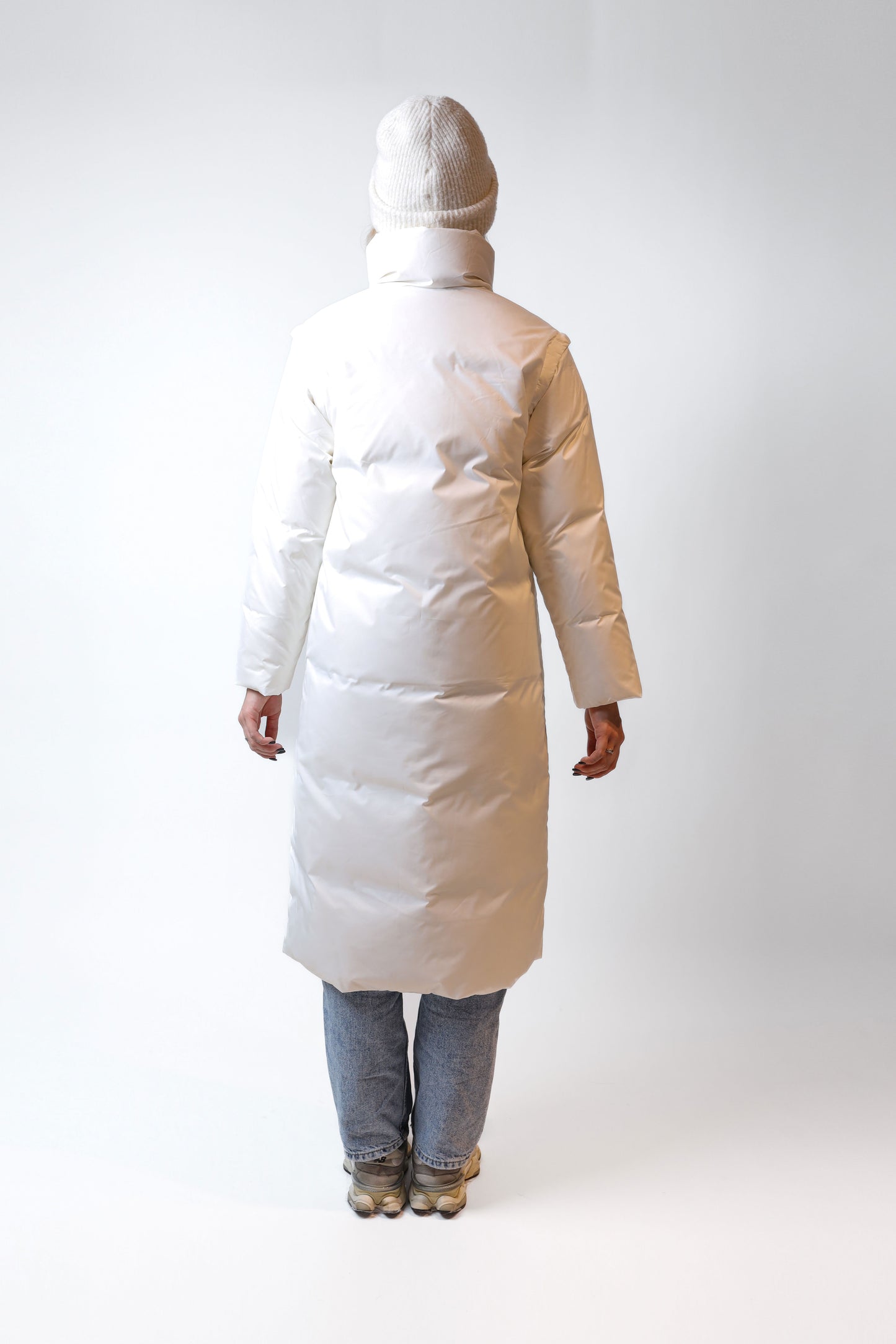 Long White Down Coat with Belt – Convertible Sleeve Design