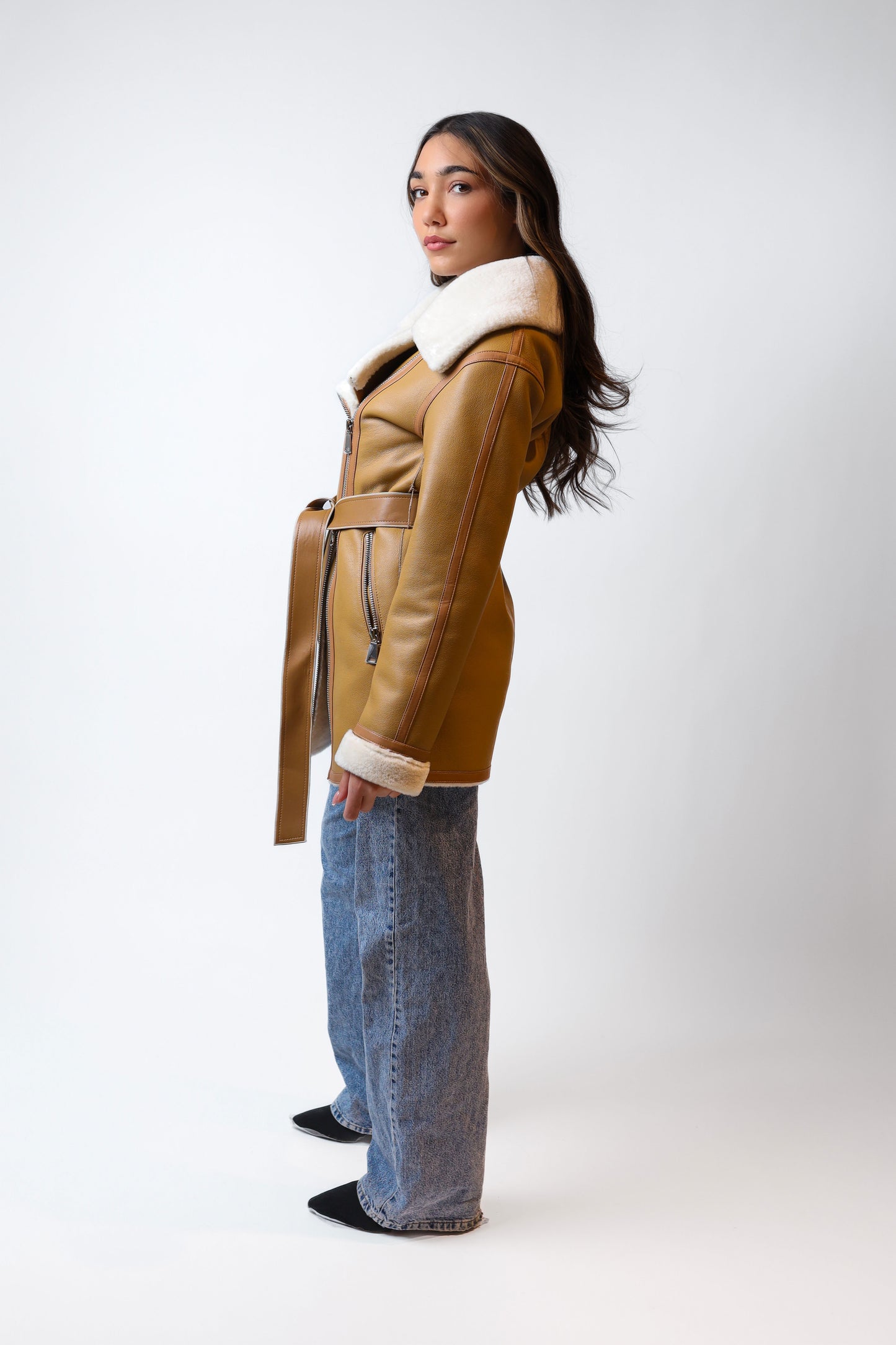 ✨ “Amber Glow” Short Faux Shearling Coat