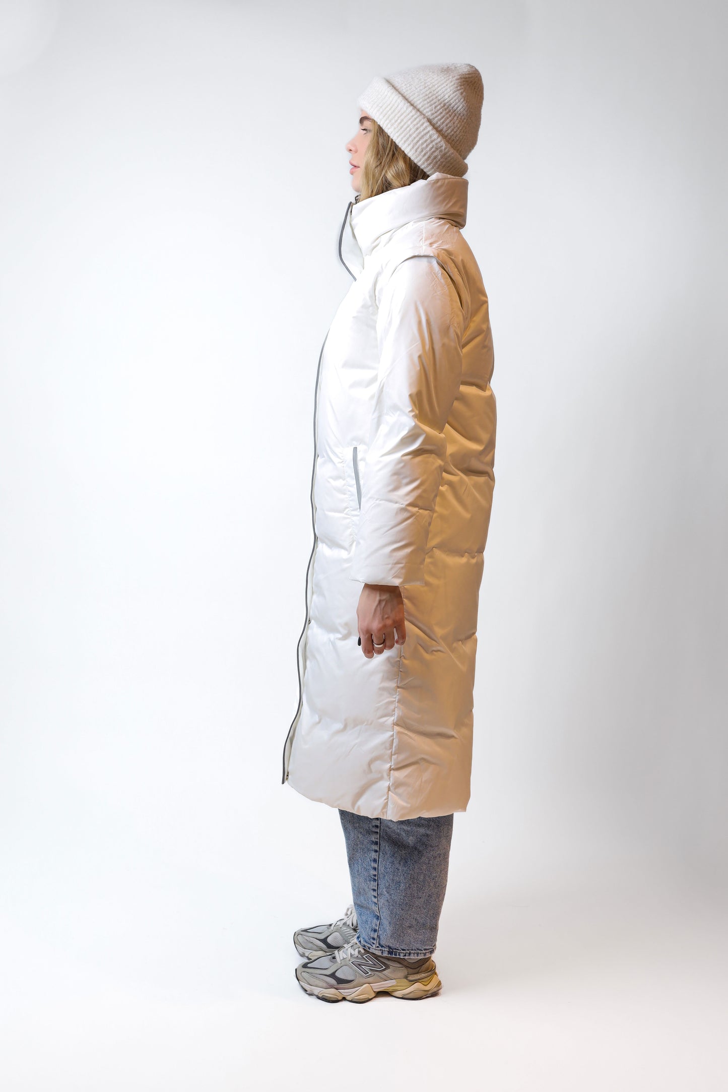 Long White Down Coat with Belt – Convertible Sleeve Design